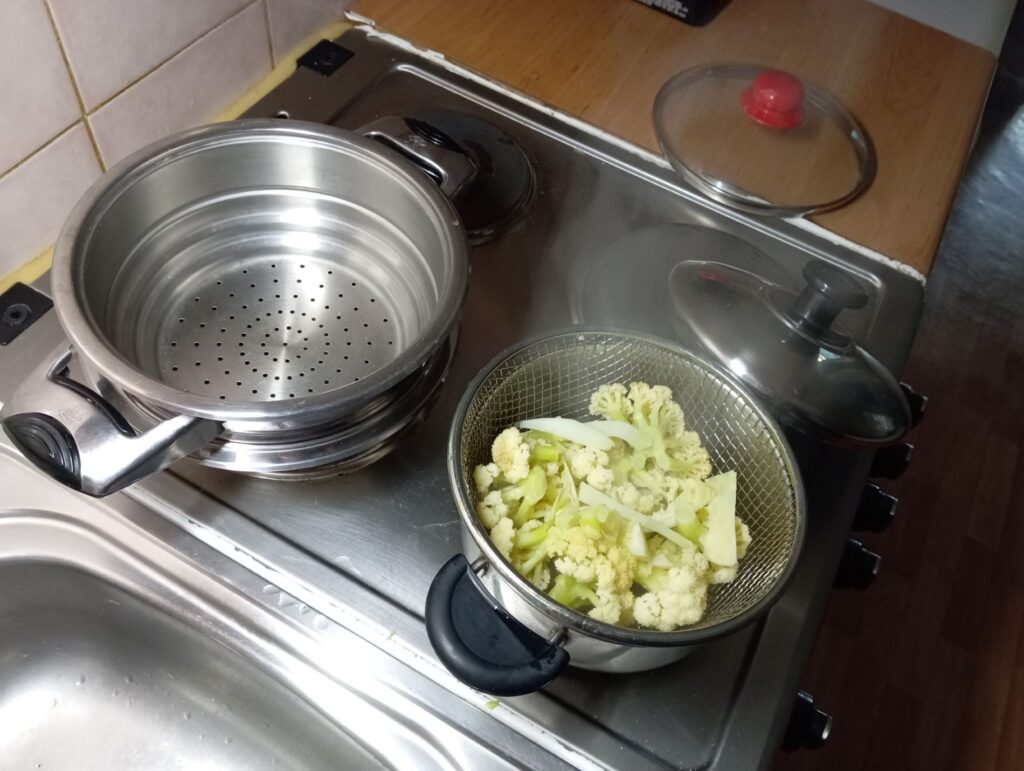 "posuda za kuhanje na pari"